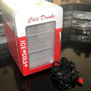 Mini Fridge Style Home Car Adapter Thermoelectric Cooler and Warmer